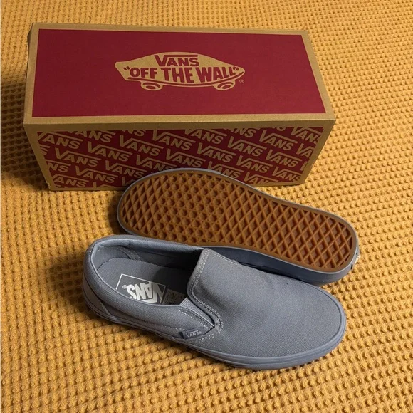 New in Box Vans Classic Slip-On | Pastel Mono Dusty Blue | US Women 8.5 / Men 7 - Picture 5 of 16